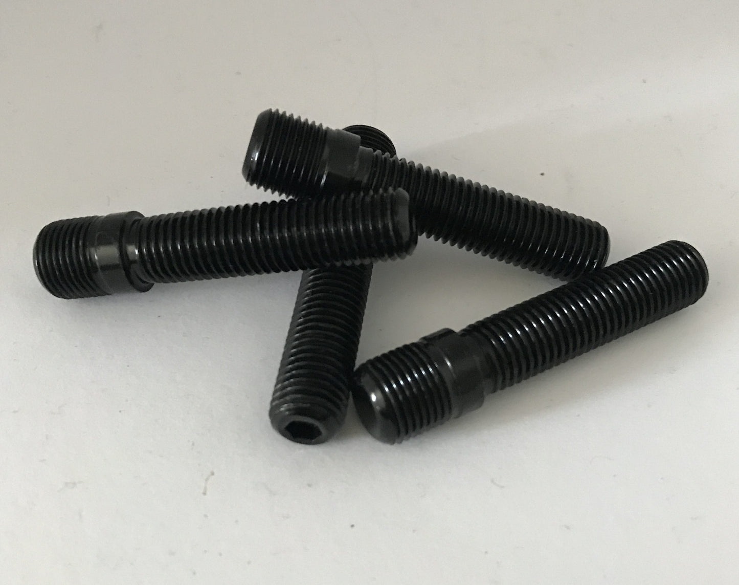 Studs M14x1.25 til M12x1.5